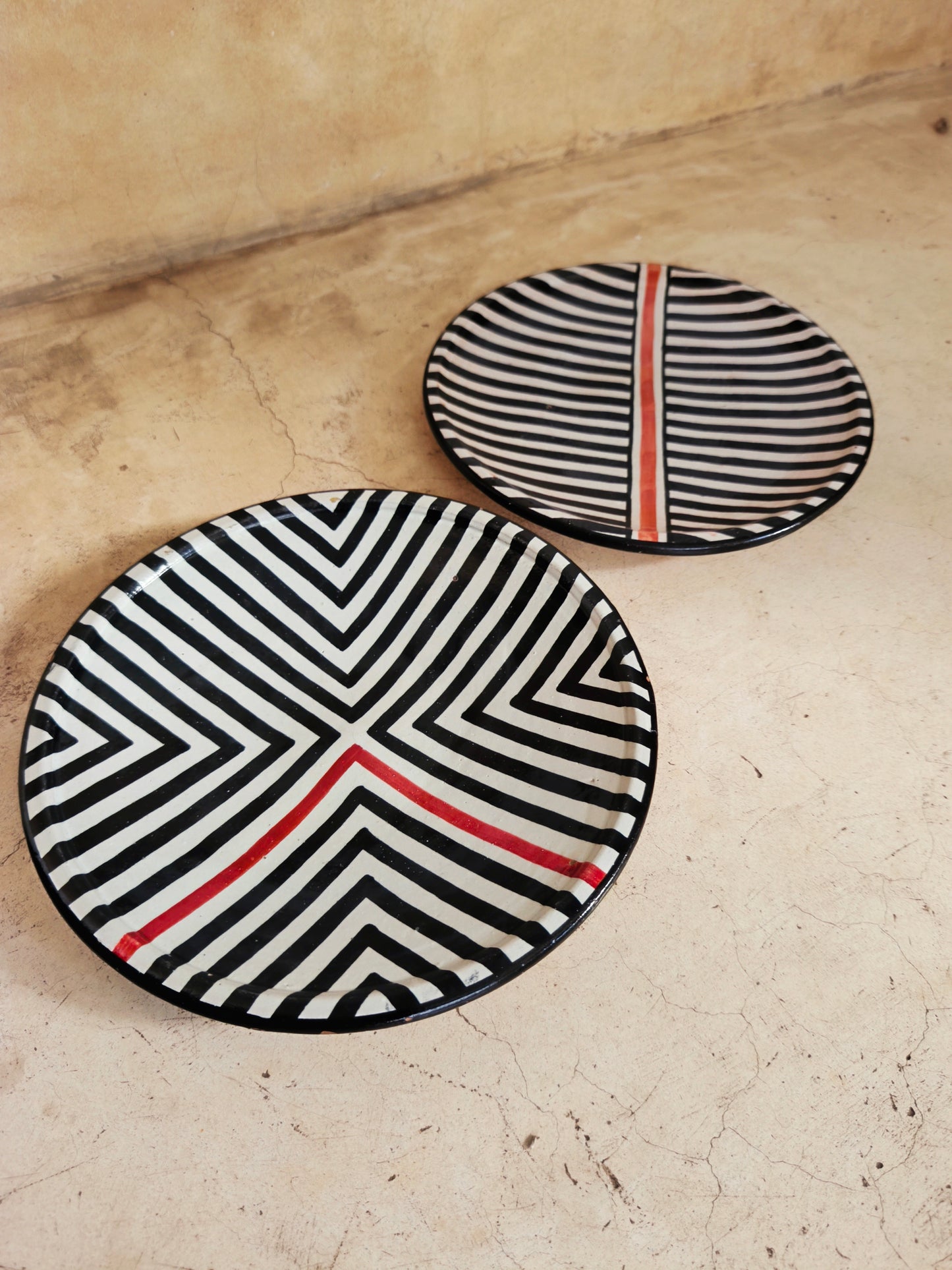 Set of 2 x Hand-Painted Moroccan Ceramic Plate 20 cm & 25 cm Diameter – Black & White Striped Design with Red Edge, Modern Boho Tableware from Marrakech