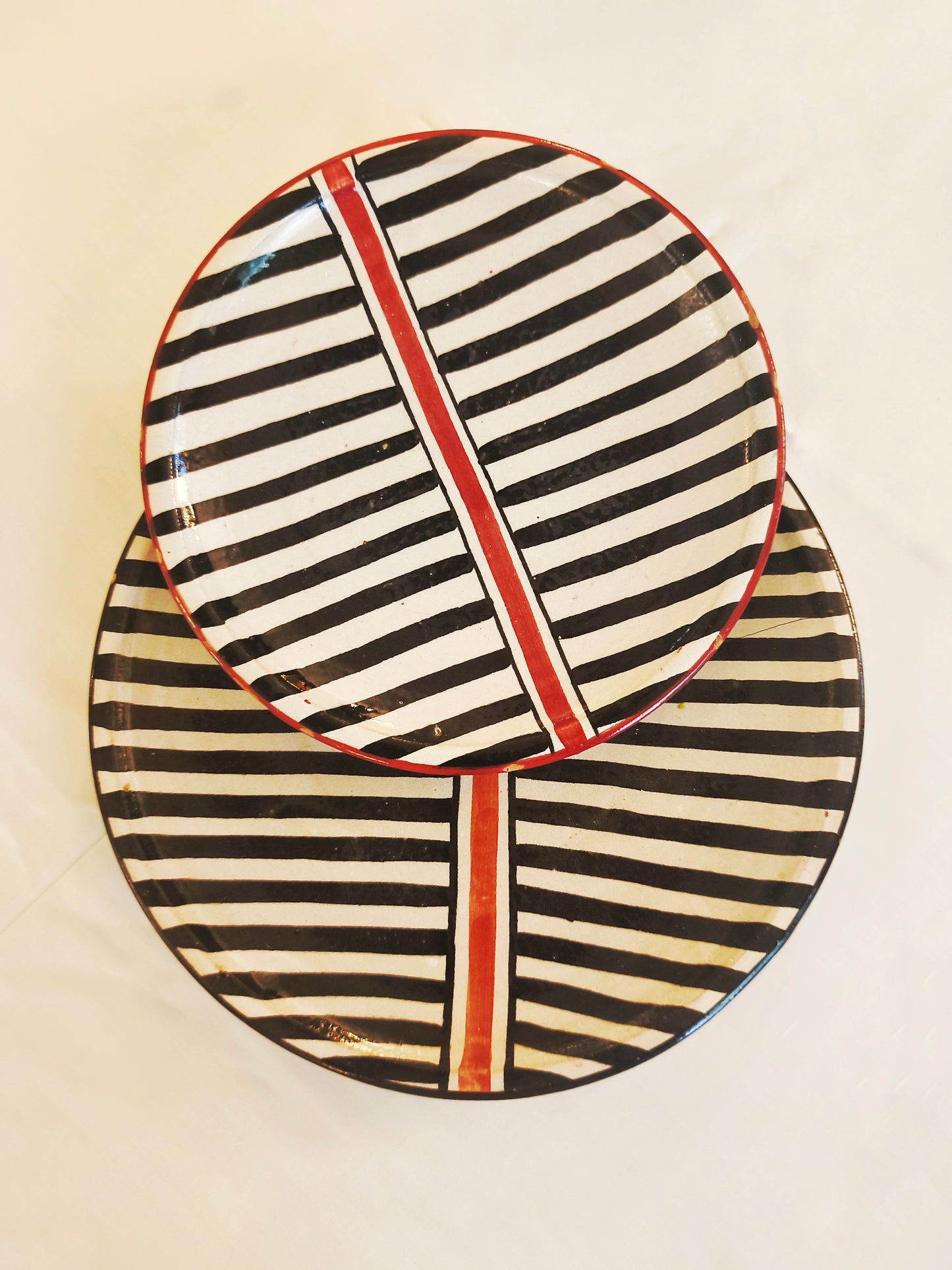 Set of 2 x Hand-Painted Moroccan Ceramic Plate 20 cm & 25 cm Diameter – Black & White Striped Design with Red Edge, Modern Boho Tableware from Marrakech
