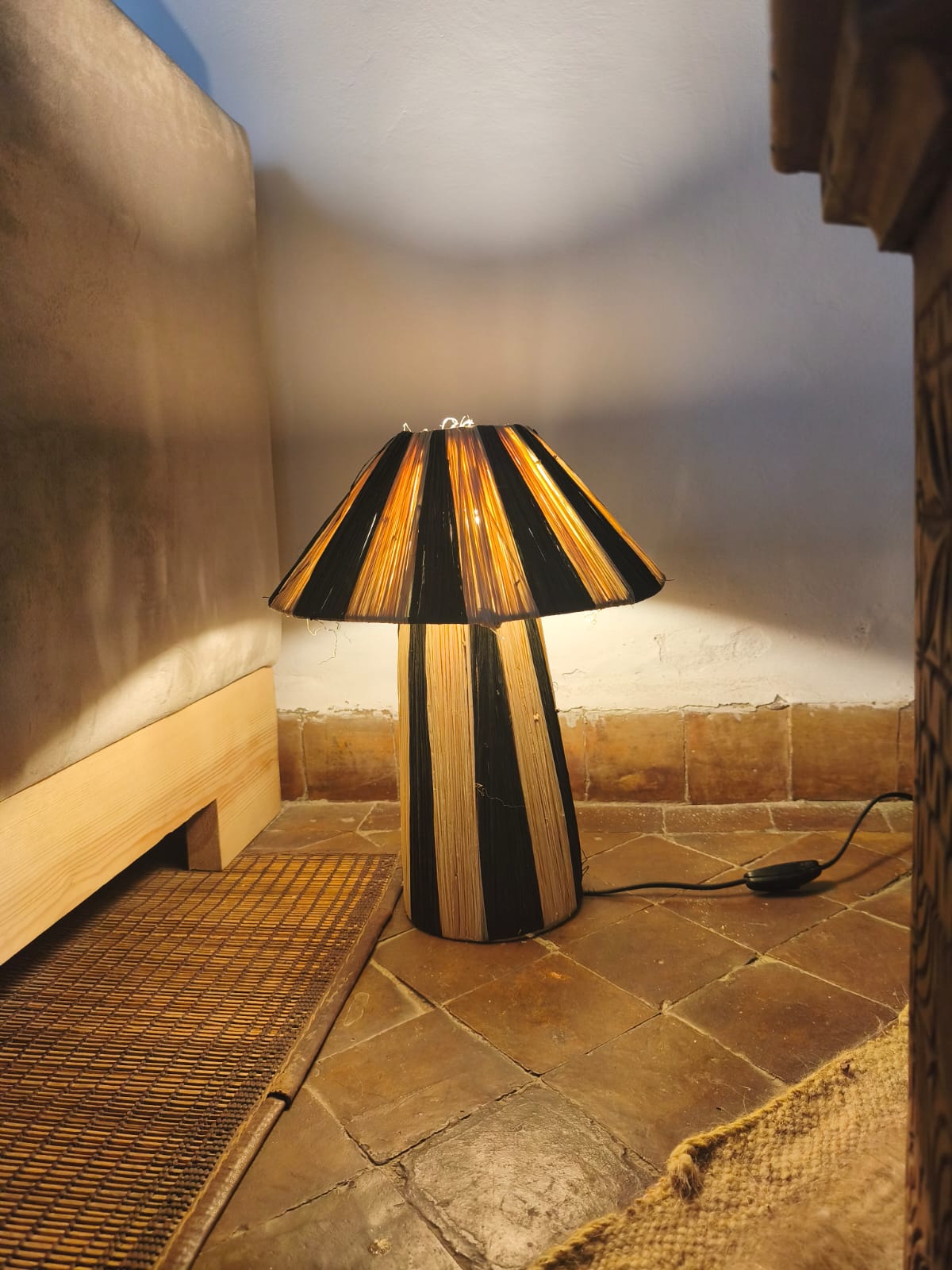 Handmade Moroccan Raffia Table Lamp – Warm Boho Lighting for Cozy Home Decor