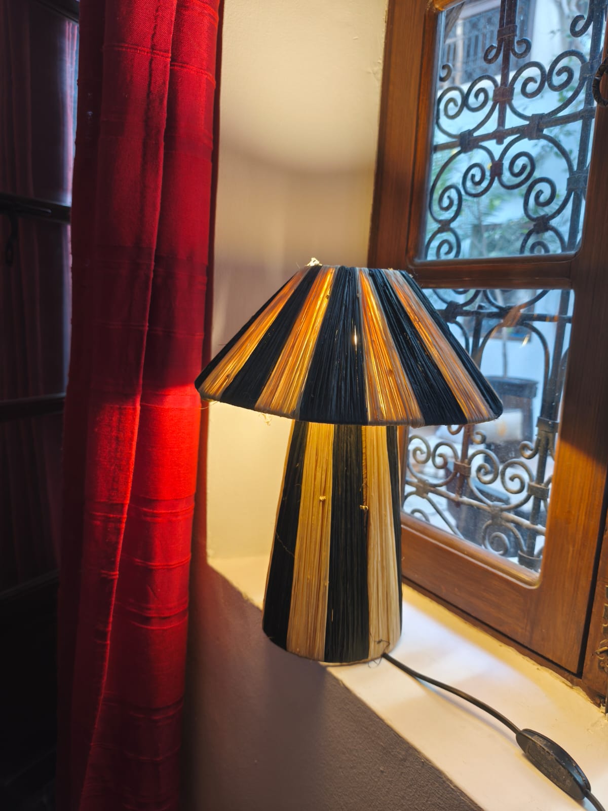 Handmade Moroccan Raffia Table Lamp – Warm Boho Lighting for Cozy Home Decor