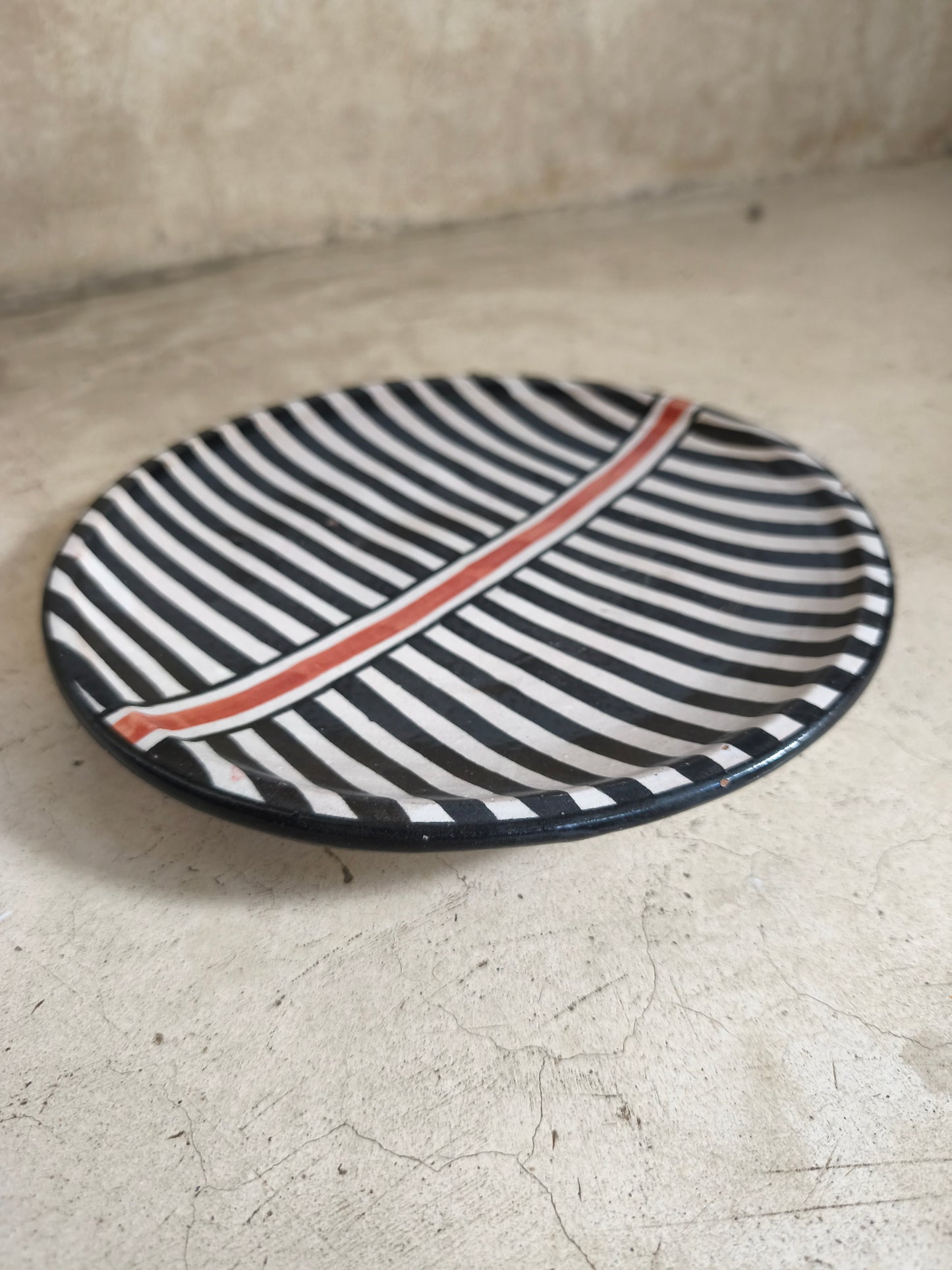 Set of 2 x Hand-Painted Moroccan Ceramic Plate 20 cm & 25 cm Diameter – Black & White Striped Design with Red Edge, Modern Boho Tableware from Marrakech