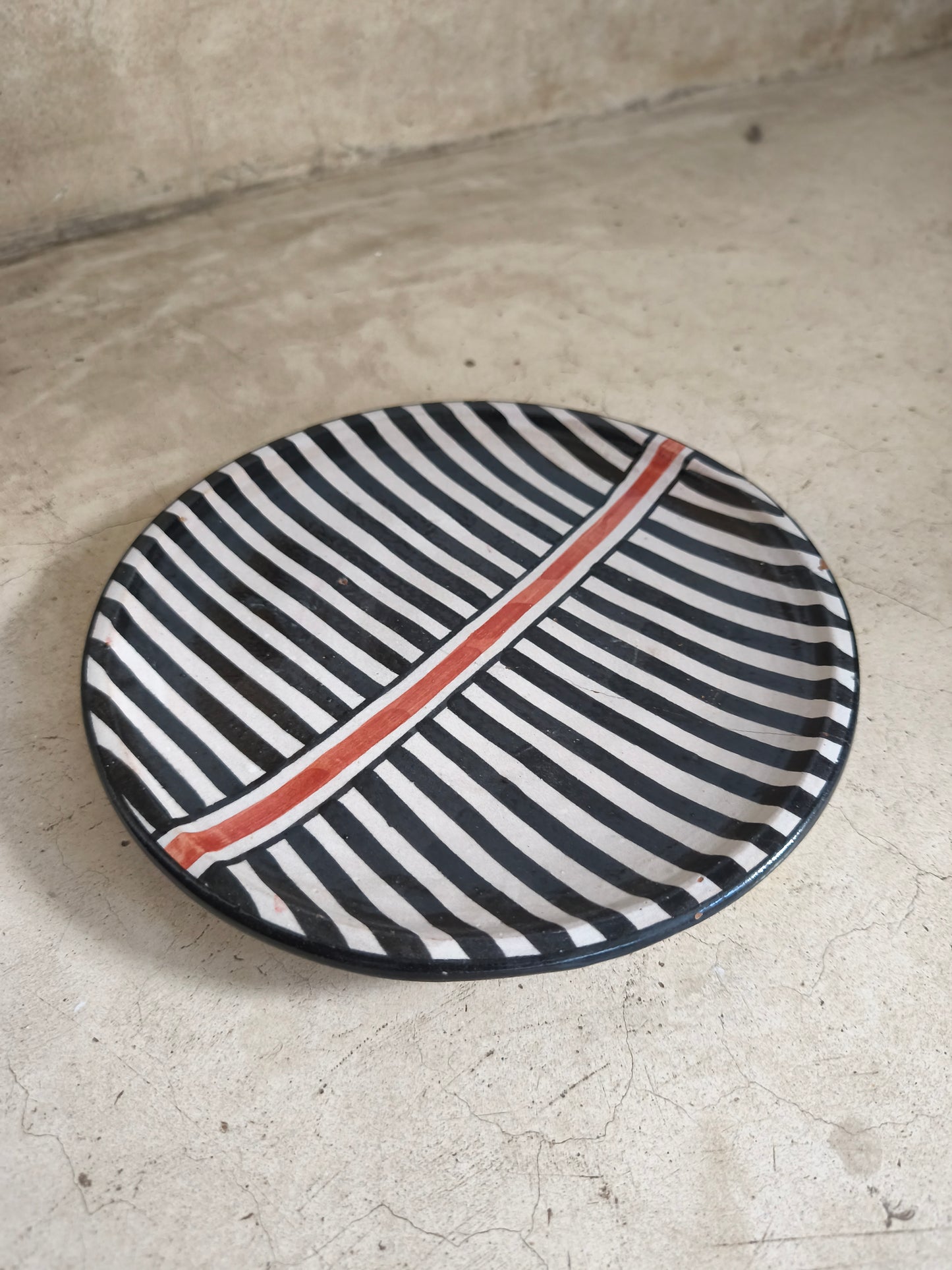 Set of 2 x Hand-Painted Moroccan Ceramic Plate 20 cm & 25 cm Diameter – Black & White Striped Design with Red Edge, Modern Boho Tableware from Marrakech